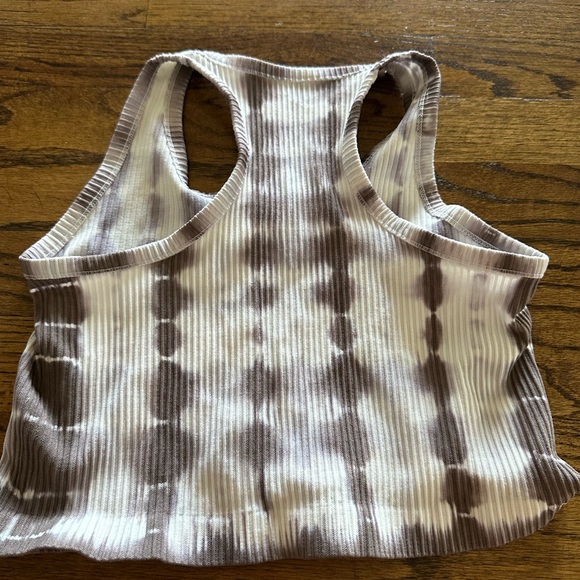 Women’s Razorback Ribbed Crop Tank Top - Picture 2 of 3